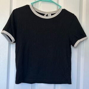 M H&M black tee